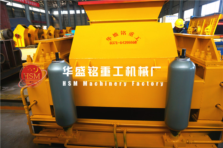 大型液壓對輥破碎機(jī)
