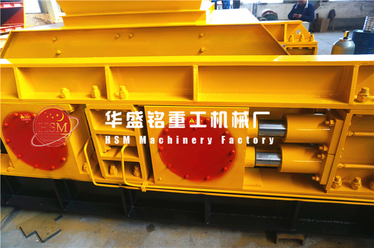 大型液壓對輥破碎機(jī)圖片