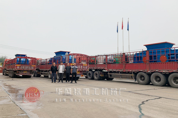 3臺(tái)1510對(duì)輥破碎機(jī)發(fā)往哈密